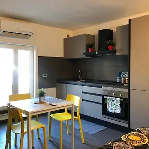 Amendola Howme , Bari Włochy