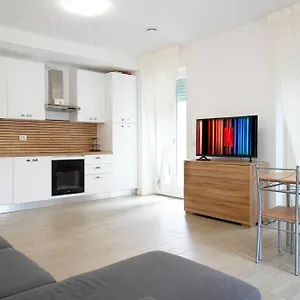 Casa Ideale Tim Appartmanti Moderni Vicina Al Centro Apartament