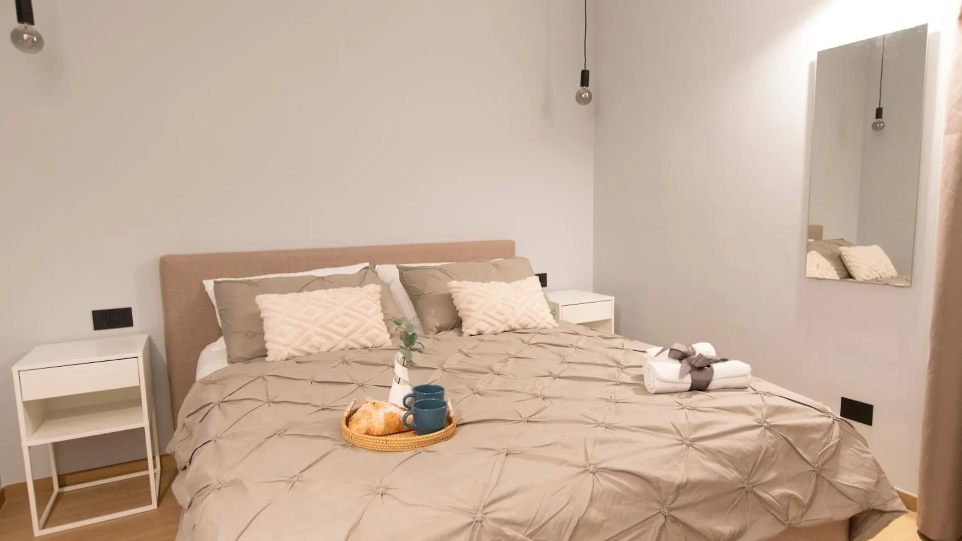 Apartament Ihost Luxury -Free Parking- Plana 6 Mediolan 0*,  Włochy
